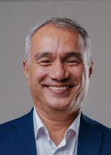 Foto de urna de Minoru Kinpara