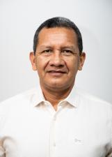 Foto de urna de Isaac Piyãko