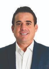 Foto de urna de Adriano Alvarenga