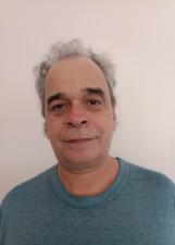 Foto de urna de Fidélis Alcântara