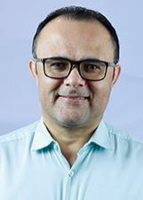 Foto de urna de Zé Reis