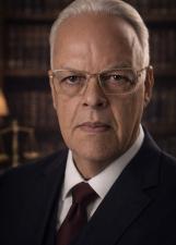 Foto de urna de Dr. Nelson e o Coletivo