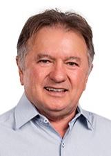 Foto de urna de Merlong Solano