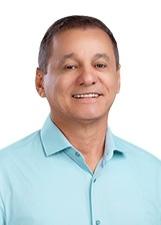 Foto de urna de Firmo Camurça