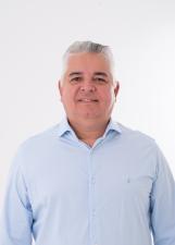 Foto de urna de Charles Bento